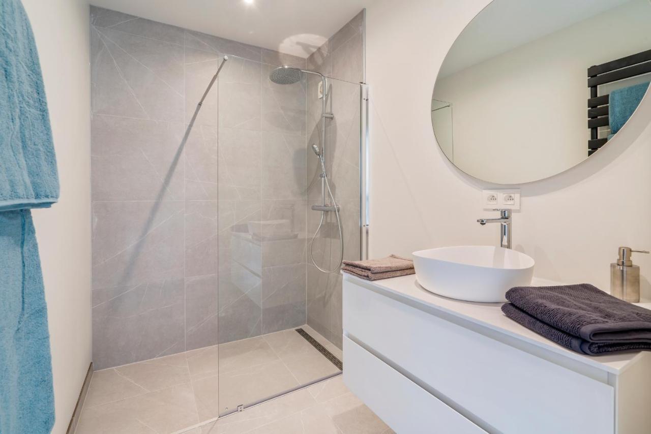 Fantastically Located Modern Apartment With Garage Available Остенде Екстериор снимка