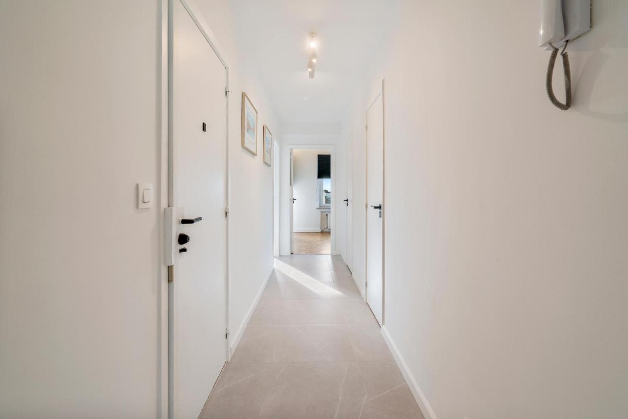Fantastically Located Modern Apartment With Garage Available Остенде Екстериор снимка